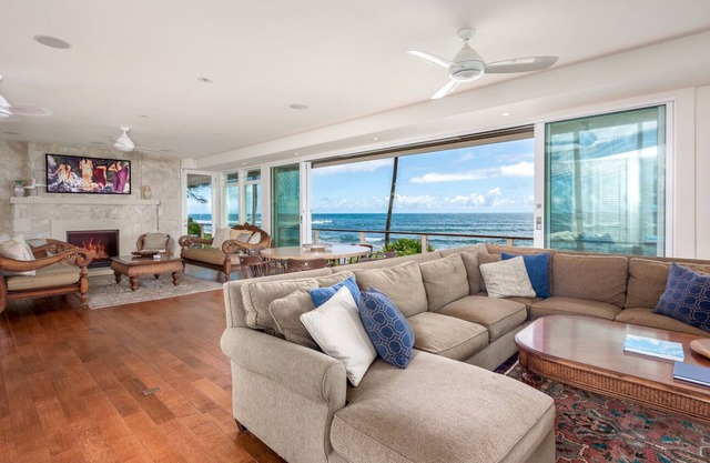 Hawaii Life Rentals presents Beachfront Luxury Dream House with A/C & Gym!