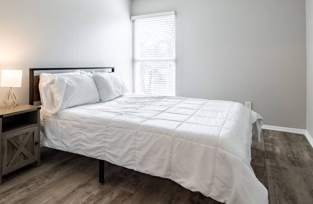 New 2BR, Sleeps 4 with Dog Park Area