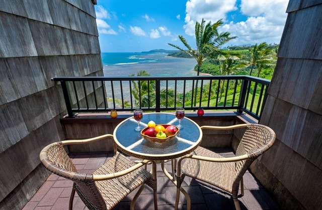 Oceanfront and updated, top floor, perfect for honeymoon