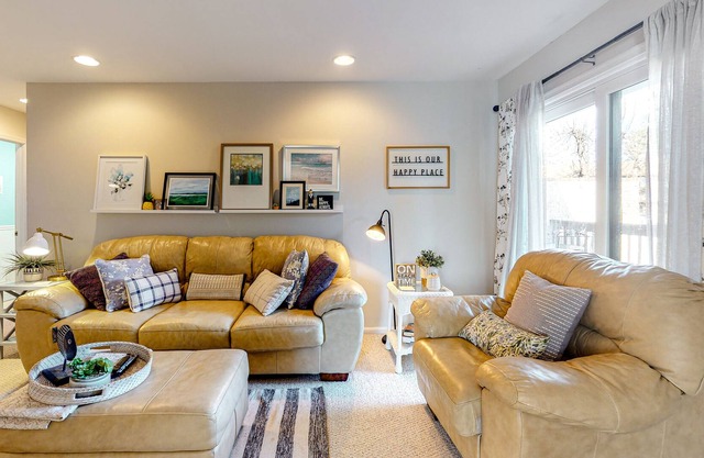 Quiet, single-level condo with a pool, fast WiFi, central AC, & a washer/dryer