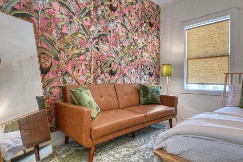 Room 7 Oleander Hotel Walk to Cruise Terminal, Restaurants & The Strand