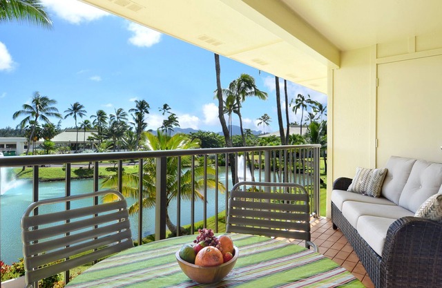 Steps to Beach,2BR Condo on Lagoon in Tropical Gardens on Kauai's Coconut Coast