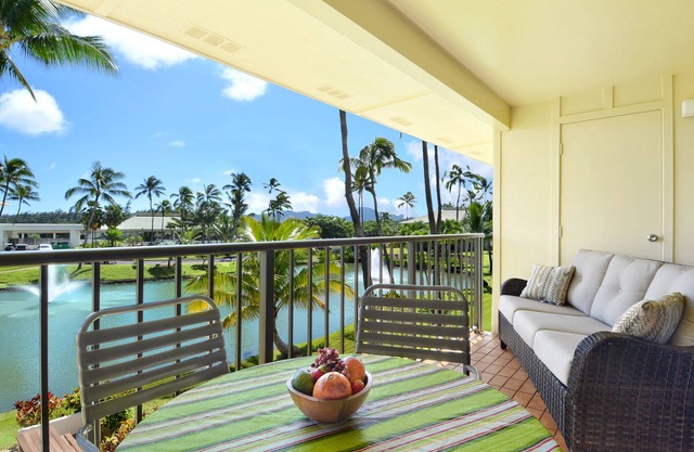 Steps to Beach,2BR Condo on Lagoon in Tropical Gardens on Kauai's Coconut Coast