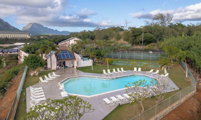 Nawiliwili Apartment | 2 Bedroom Condo w/Full Kitchen | Onsite Outdoor Pool | Near Nawiliwili Park