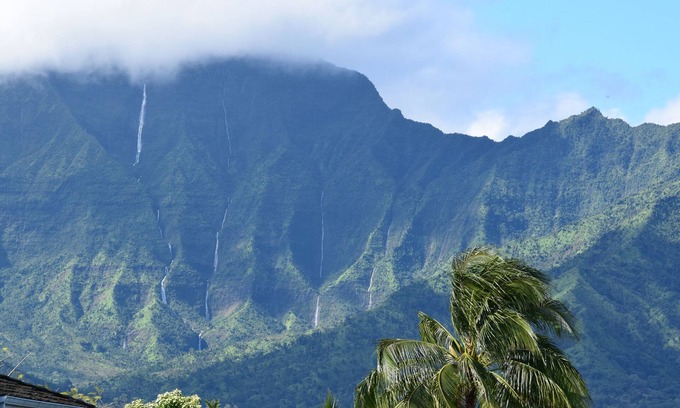 Princeville House | Amazing Views of Waterfalls, Hanalei Bay & Walk to Beach & Queens Bath