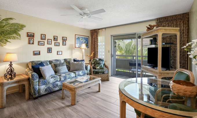 Wailua Apartment | Newly Renovated condo with pool and hot tub - short distance from the beach