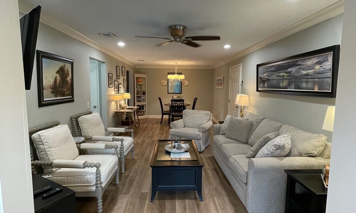 Saint Simons Island Condo | A retreat that can't be beat! 1 bed/1 bath, by the pool and close to everything