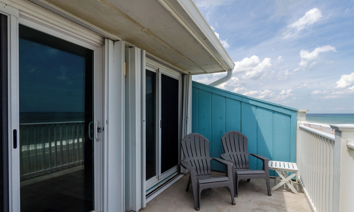 Kure Beach Condo | 1 Bedroom Oceanfront Condo in The Riggings!