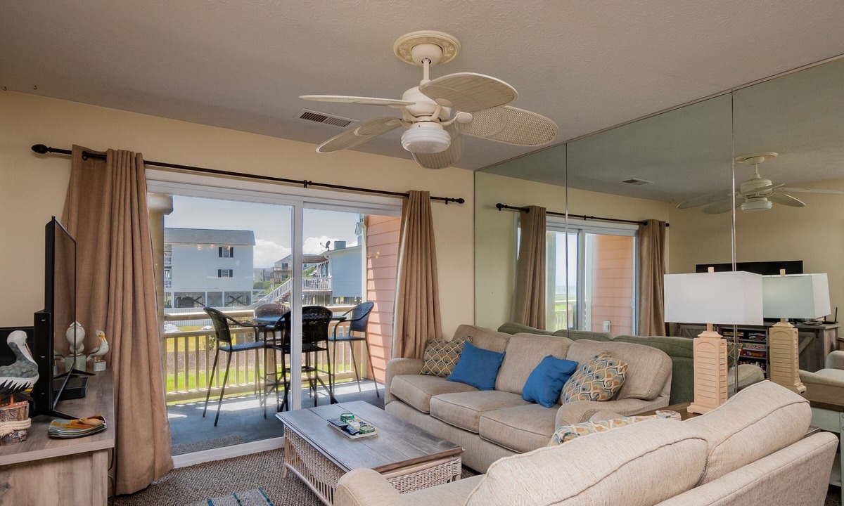 Caswell Beach Condo | A Pelican's Paradise: Condo with Community Pool and Ocean Views