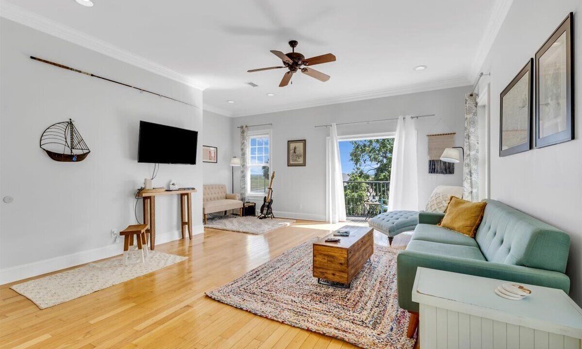 Darien Apartment | Close to River, In downtown, coffee shop on lower level of building, close to food walking distance