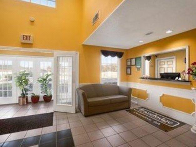 Photo of Livingroom in Commerce