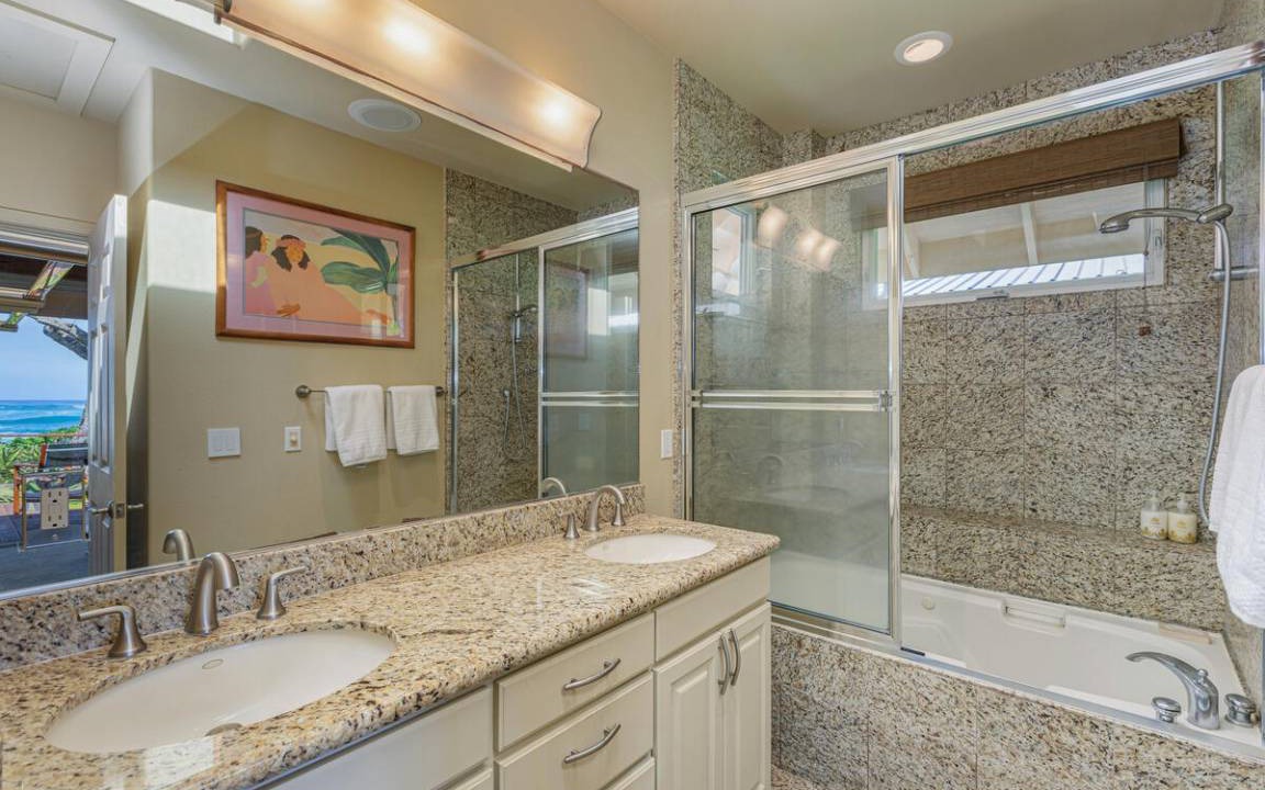 Photo of Bathroom in Wainiha