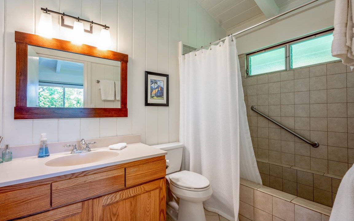 Photo of Bathroom in Hanalei Palms