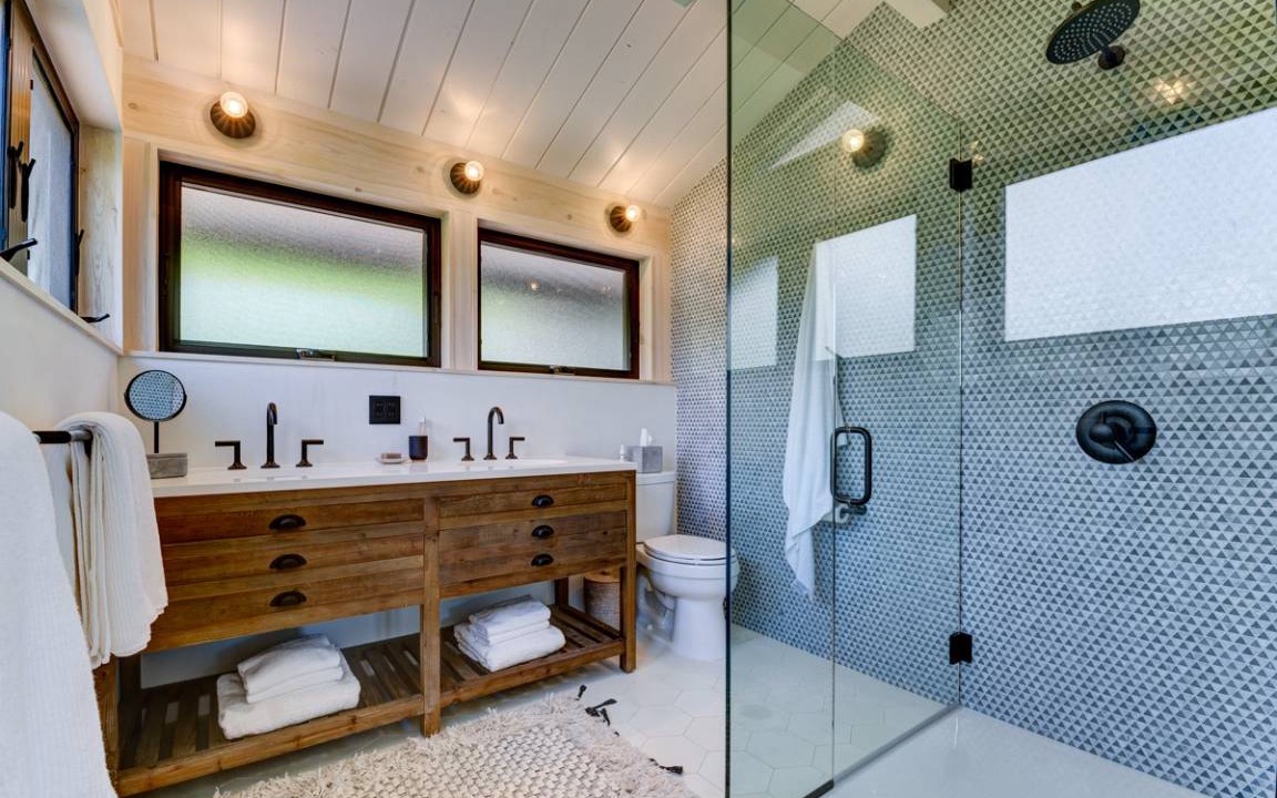 Photo of Bathroom in Wainiha