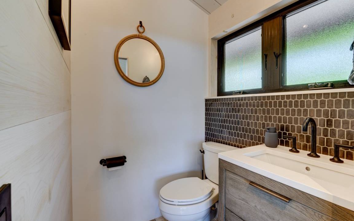 Photo of Bathroom in Wainiha