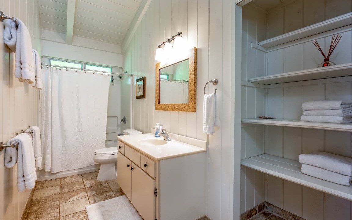 Photo of Bathroom in Hanalei Palms