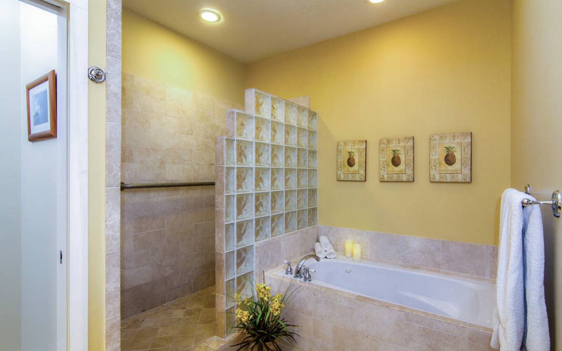 Photo of Bathroom in Poipu