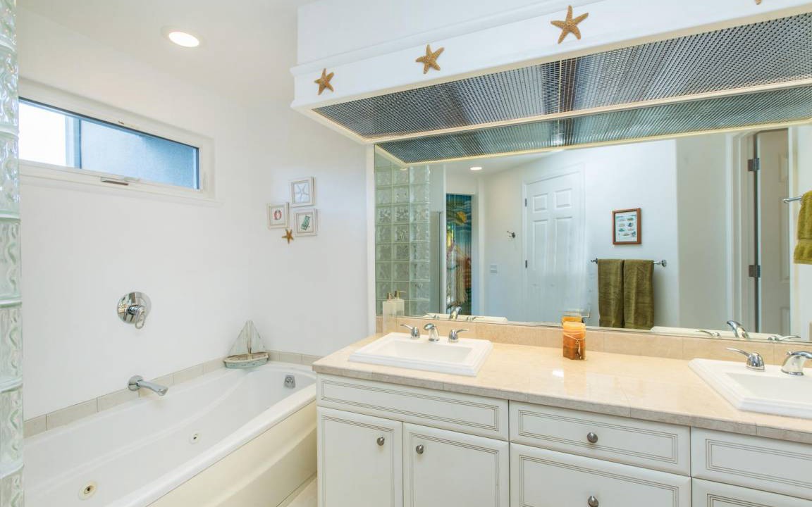 Photo of Bathroom in Princeville