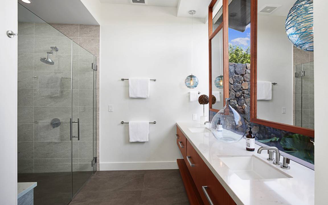 Photo of Bathroom in Poipu