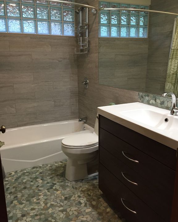 Photo of Bathroom in Wainiha