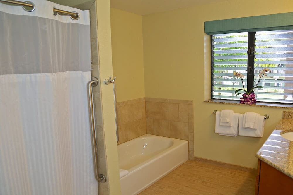 Photo of Bathroom in Kaiulani