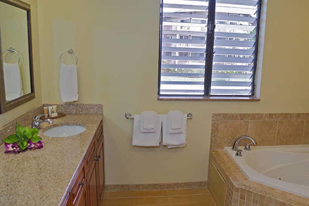 Photo of Bathroom in Kaiulani