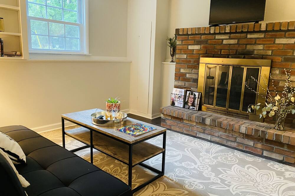 Photo of Livingroom in Geyser Crest