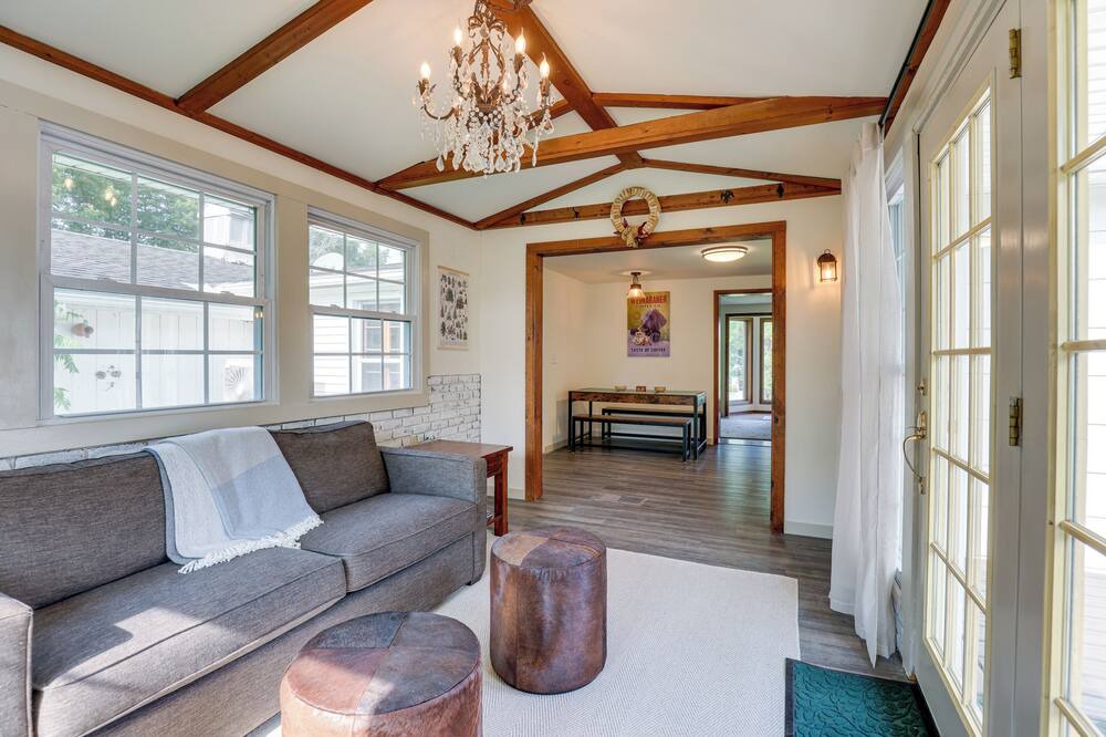 Photo of Livingroom in Town of Torrey