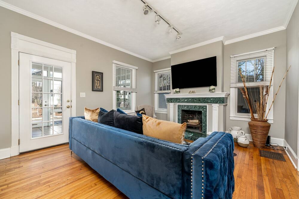 Photo of Livingroom in Virginia Highland