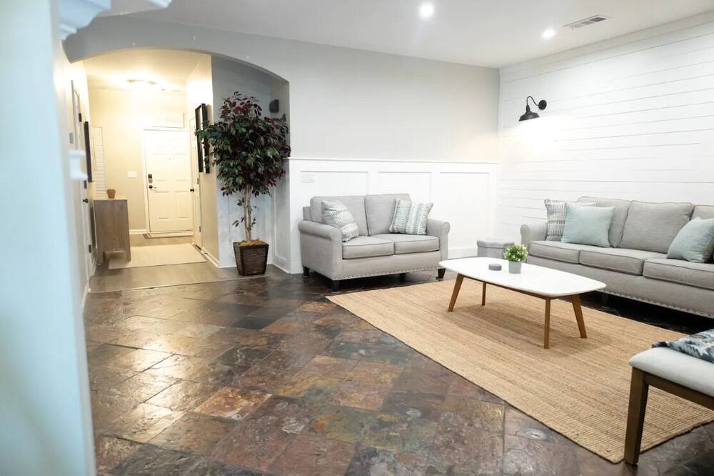 Photo of Livingroom in Town Center