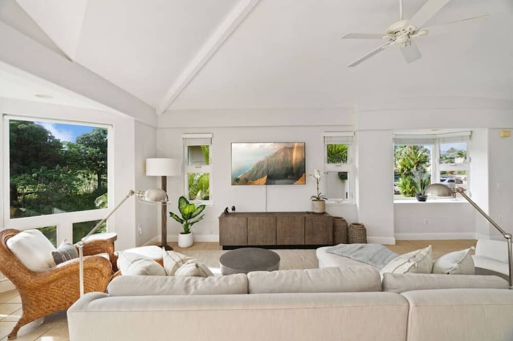 Photo of Others in Kaiulani