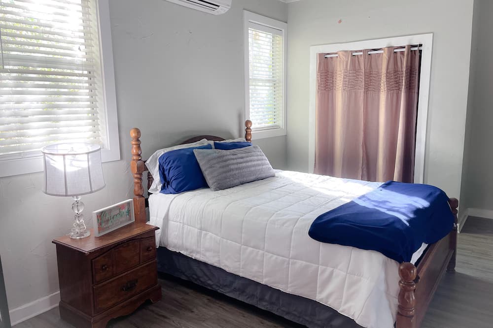 Photo of Bedroom in Homeland