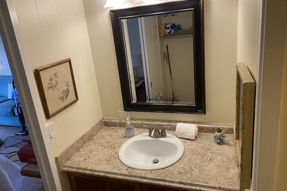Photo of Bathroom in Poipu