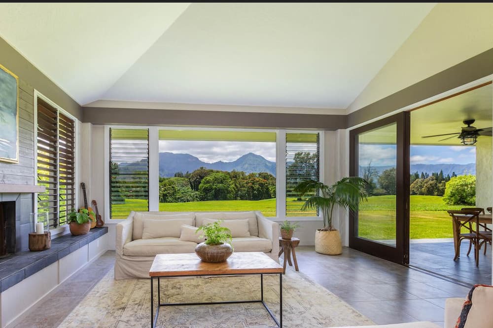 Photo of Livingroom in Princeville
