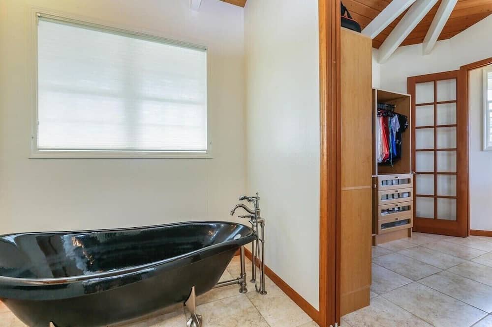 Photo of Bathroom in Queen Emmas Bluffs