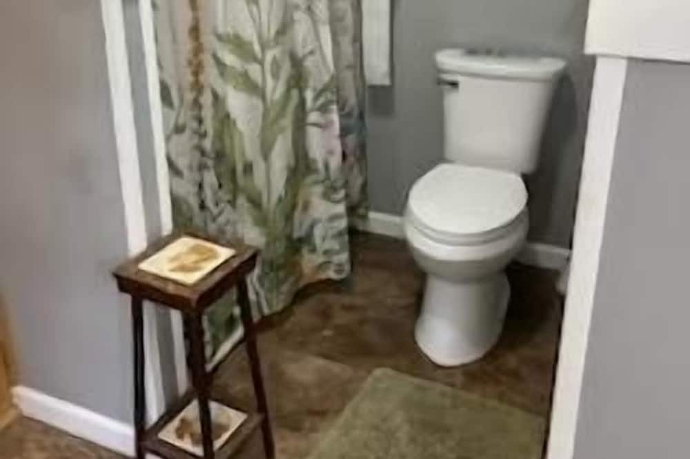 Photo of Bathroom in Winder
