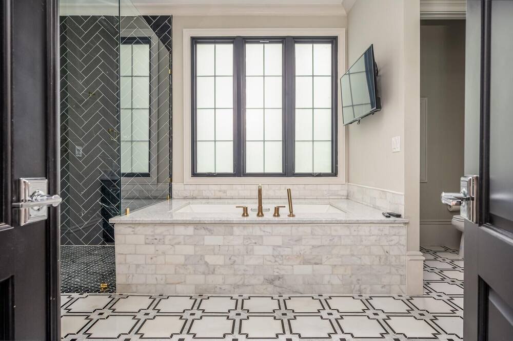 Photo of Bathroom in Southwestern