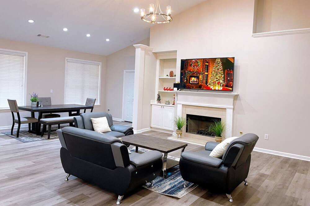 Photo of Livingroom in Lawrenceville