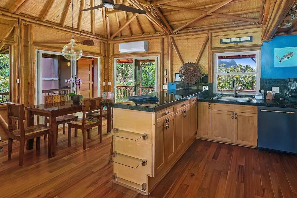 Photo of Bedroom in Wainiha