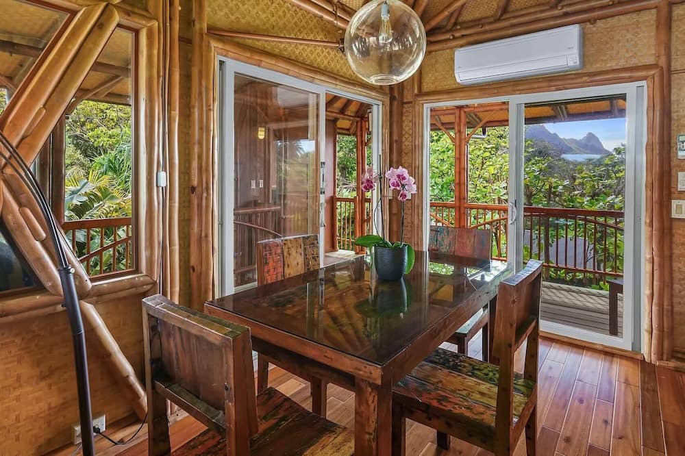 Photo of Bedroom in Wainiha