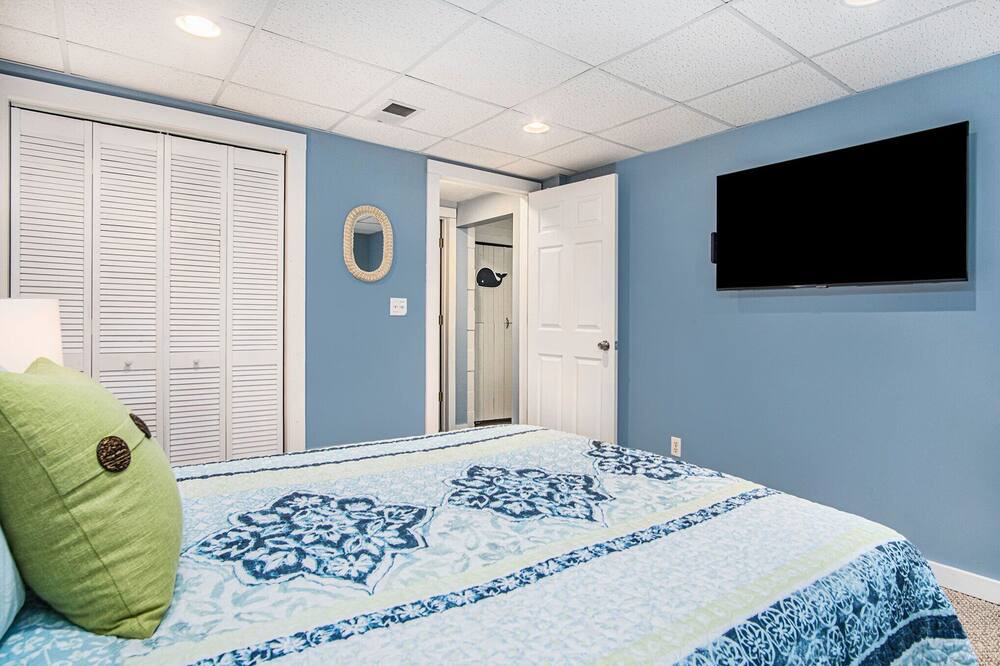 Photo of Bedroom in Lakeside