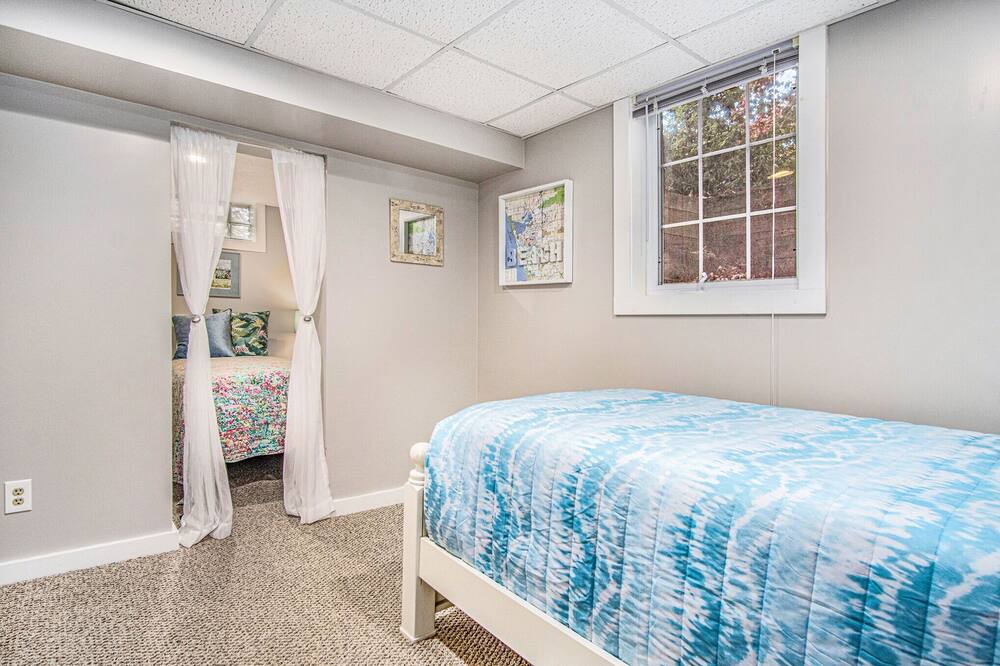 Photo of Bedroom in Lakeside
