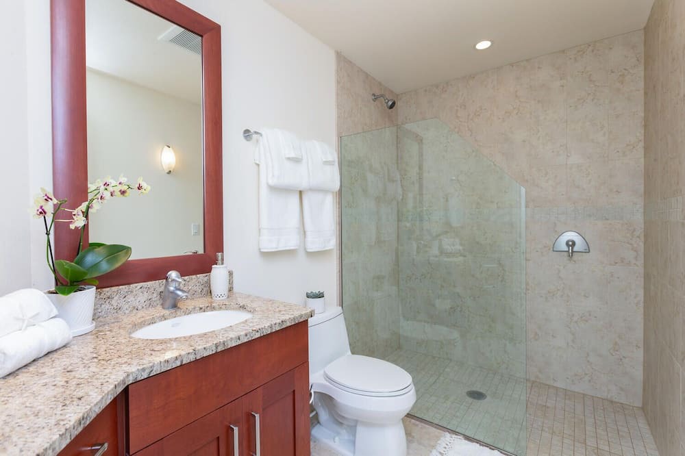 Photo of Bathroom in Kaiulani