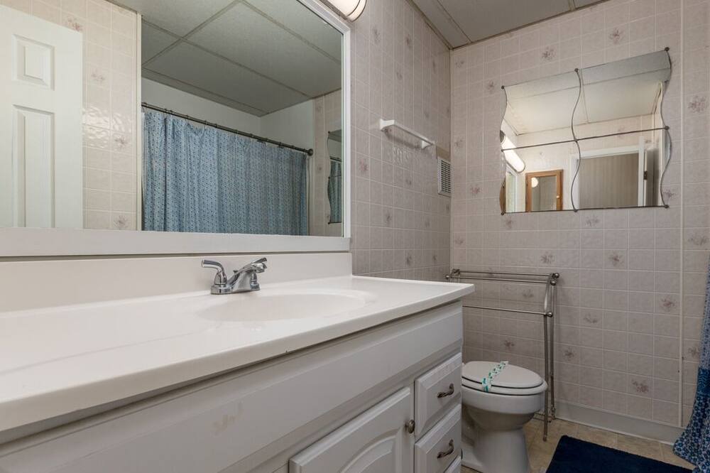 Photo of Bathroom in Caine Woods