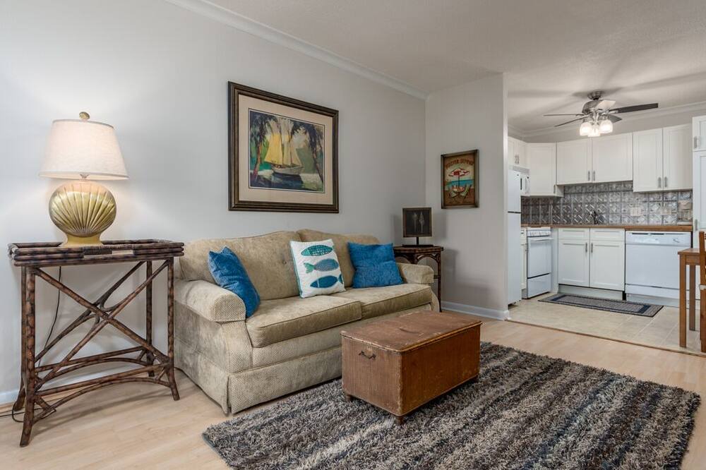 Photo of Livingroom in Caine Woods