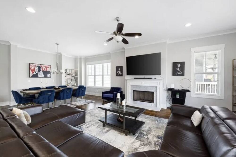 Photo of Livingroom in Westside