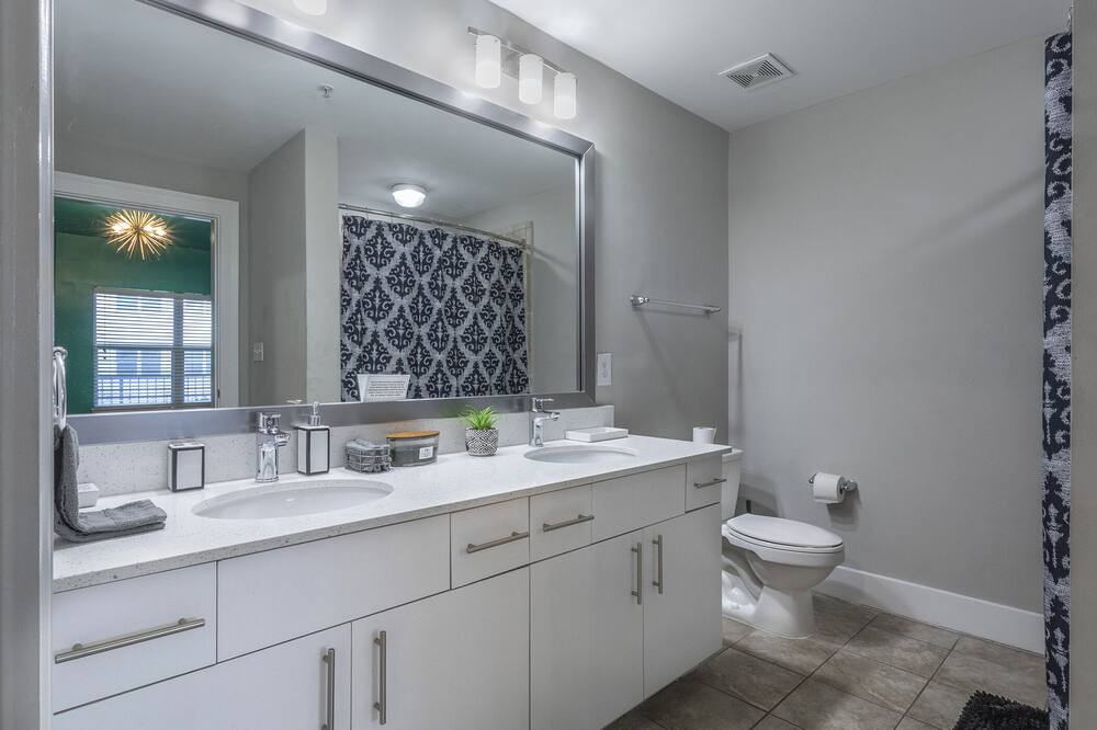 Photo of Bathroom in Lindbergh
