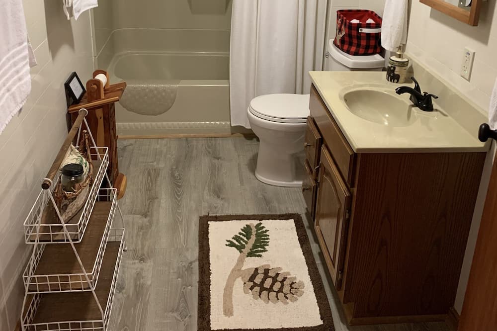 Photo of Bathroom in Town of Bleecker