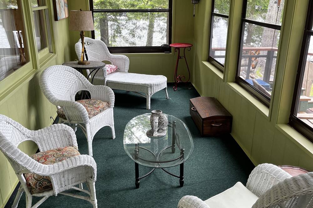 Photo of Livingroom in Town of Bleecker