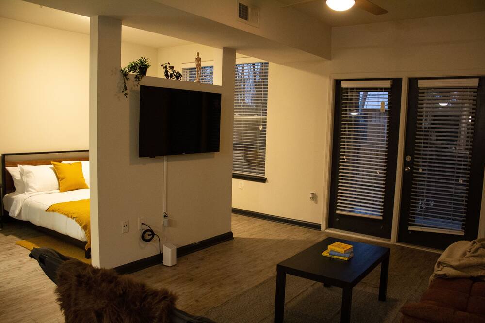 Photo of Livingroom in Westside